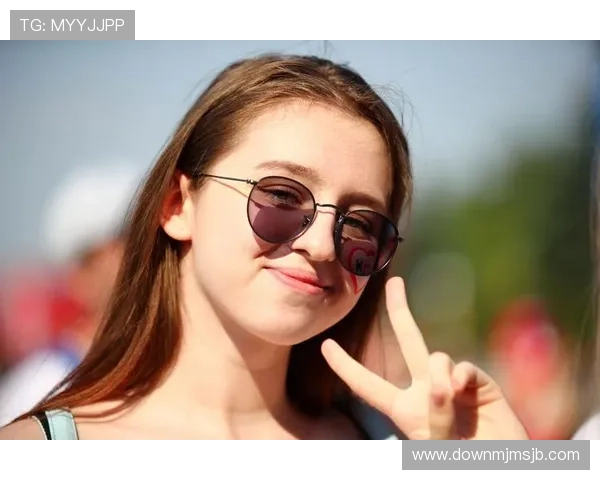 世界杯最漂亮女球迷的穿搭指南:如何在现场成为焦点